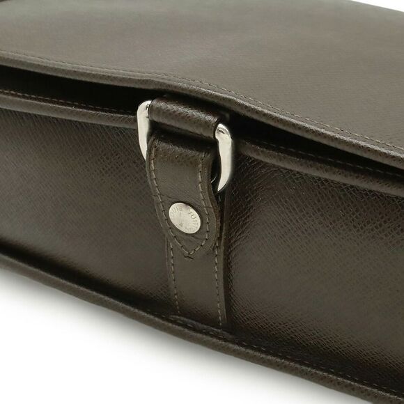 Louis Vuitton Taiga Leather Andre Messenger Bag - Picture 9 of 9